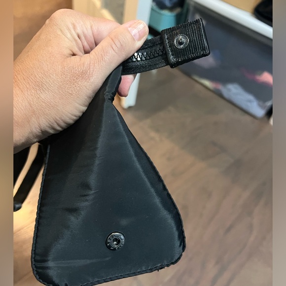 Fabletics Crossbody Bag - Picture 5 of 12